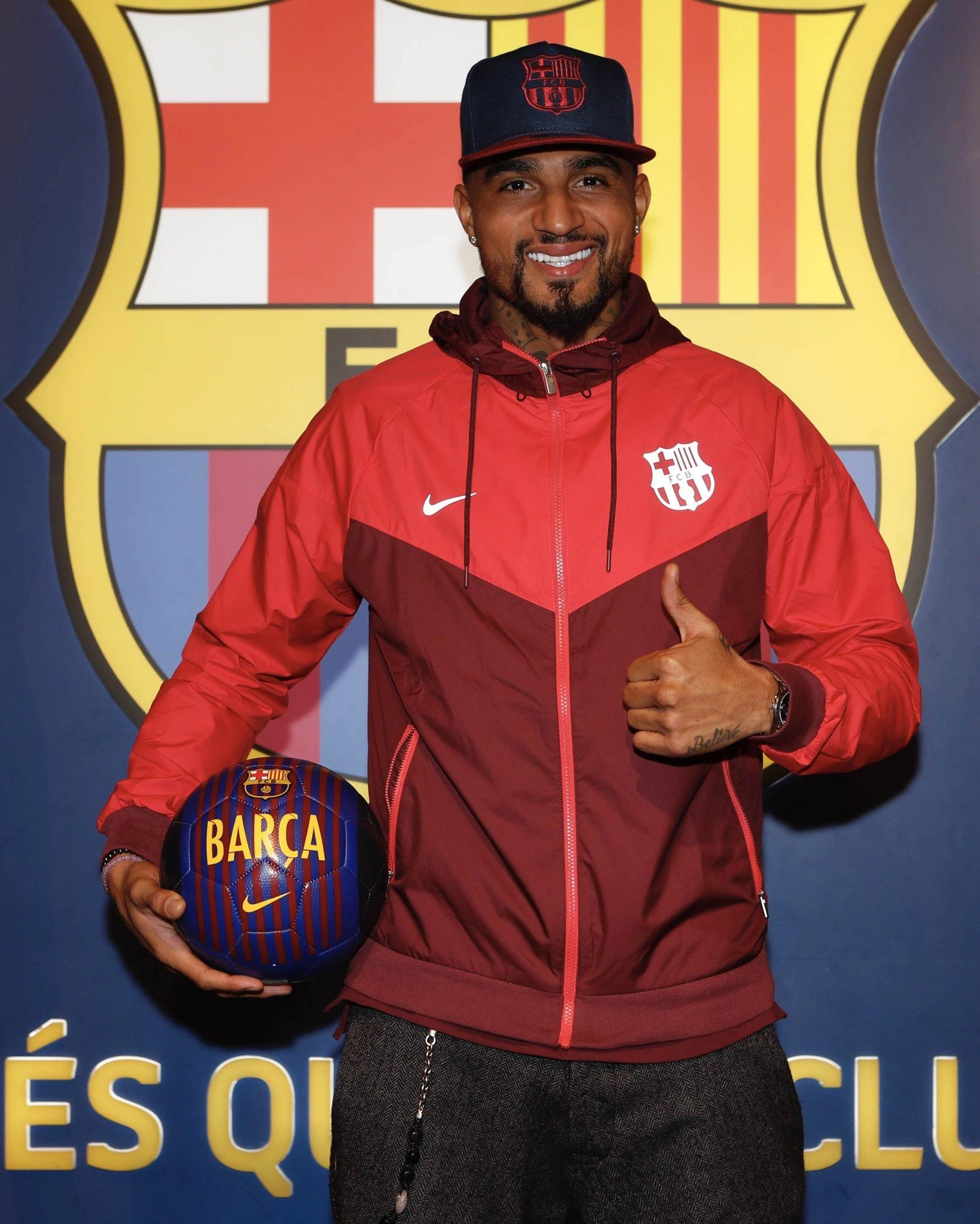 برشلونة الإسباني يضم بواتنغ من ساسولو الإيطالي