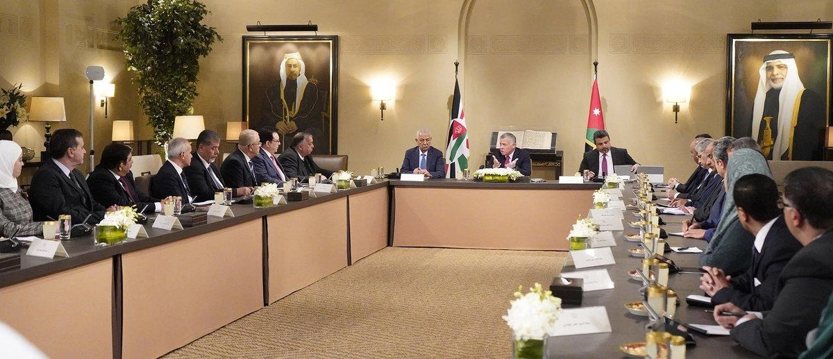 الملك يدعو للاستفادة من خبرات محلية لمواجهة تحديات الأردن 