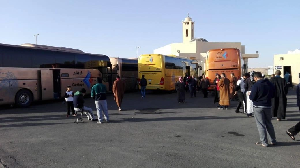عودة معتمرين أردنيين علقوا على الحدود
