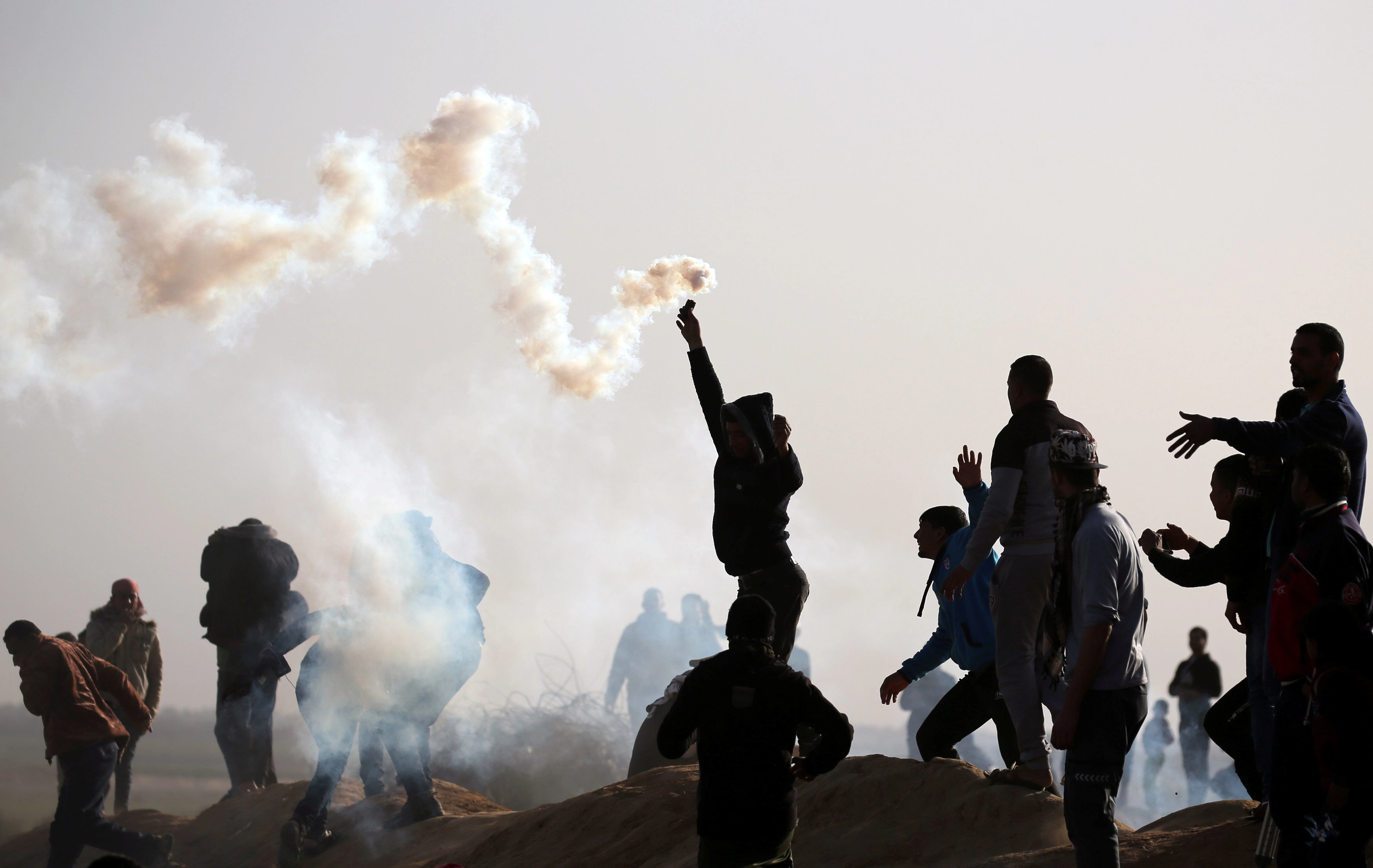 الاحتلال يصيب 33 فلسطينياً خلال قمع مسيرة سلمية
