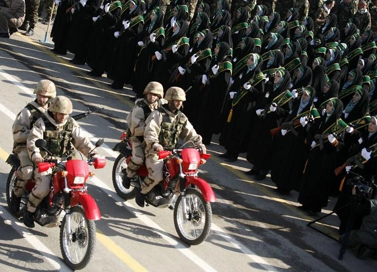 قتيل و5 إصابات في هجوم على قاعدة شبه عسكرية 