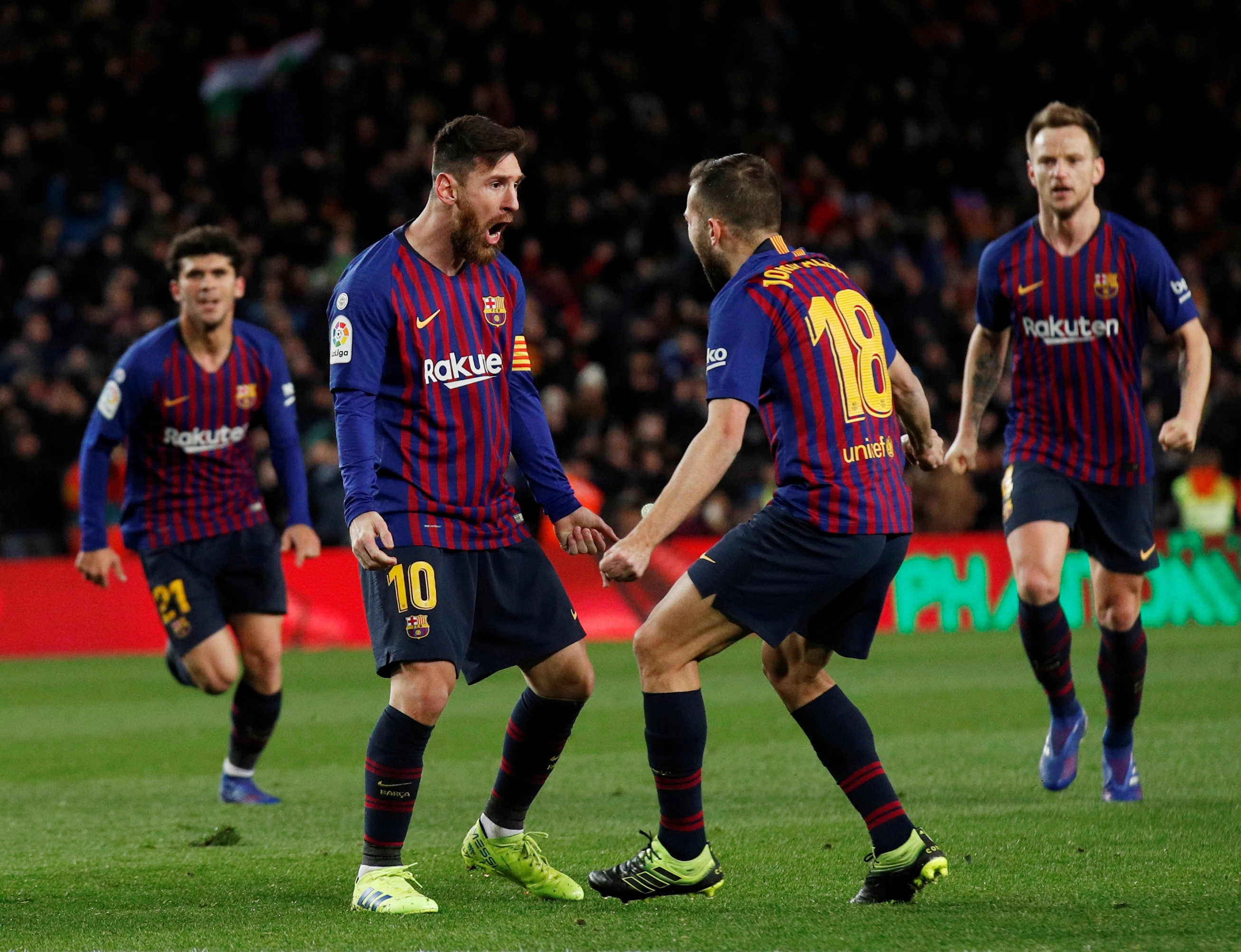 ميسي ينقذ برشلونة ويقوده للتعادل أمام فالنسيا