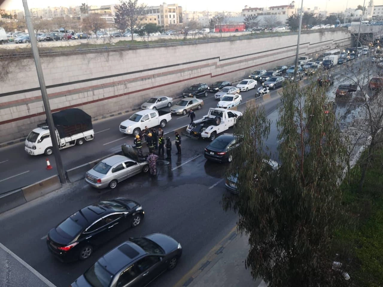 إخماد حريق مركبة في عمان