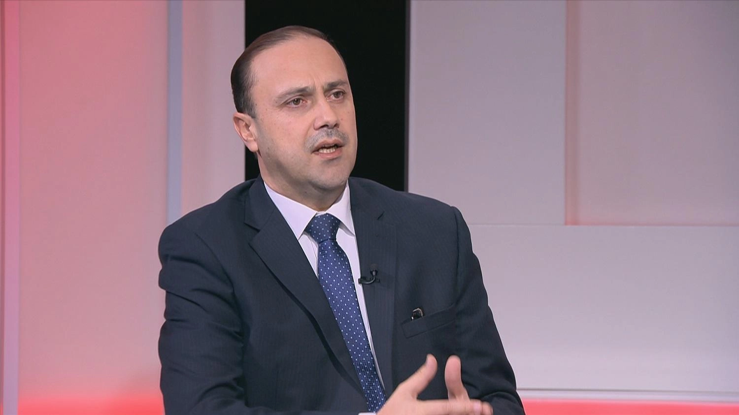 ناطق حكومي سابق: محددات المنصب تمنع المسؤول من النقد