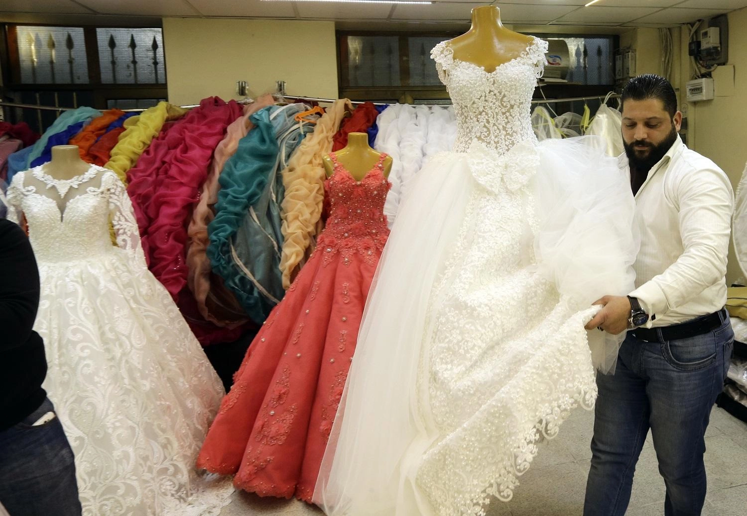 مجلس الشعب يرفع سن الزواج إلى 18 عاما
