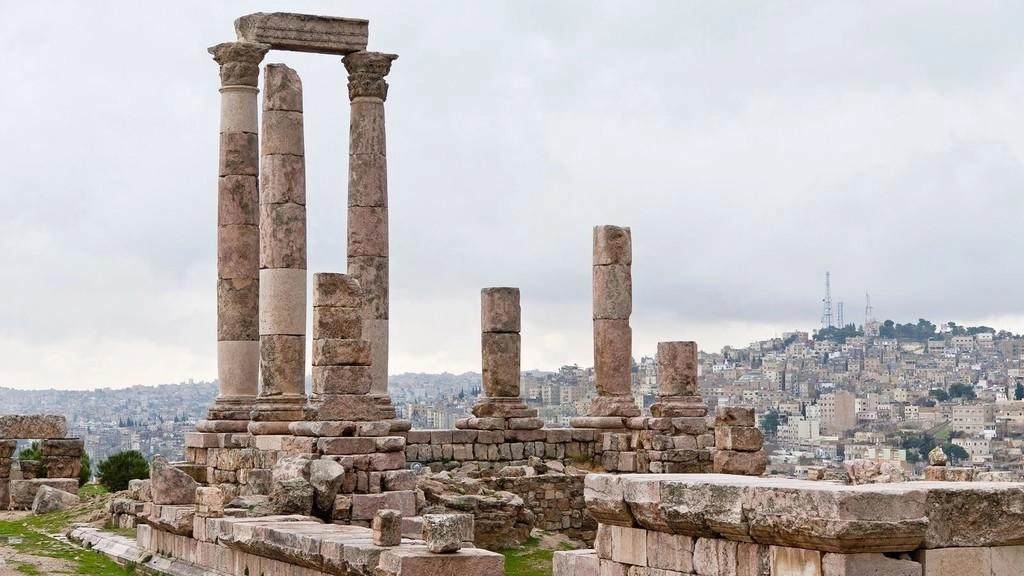 أجواء باردة وغائمة الجمعة والسبت