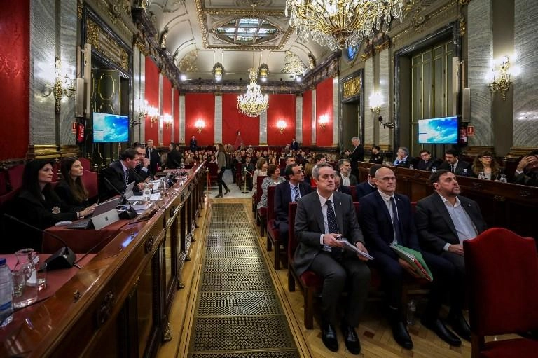 بدء محاكمة تاريخية لقادة كاتالونيا الانفصاليين في مدريد