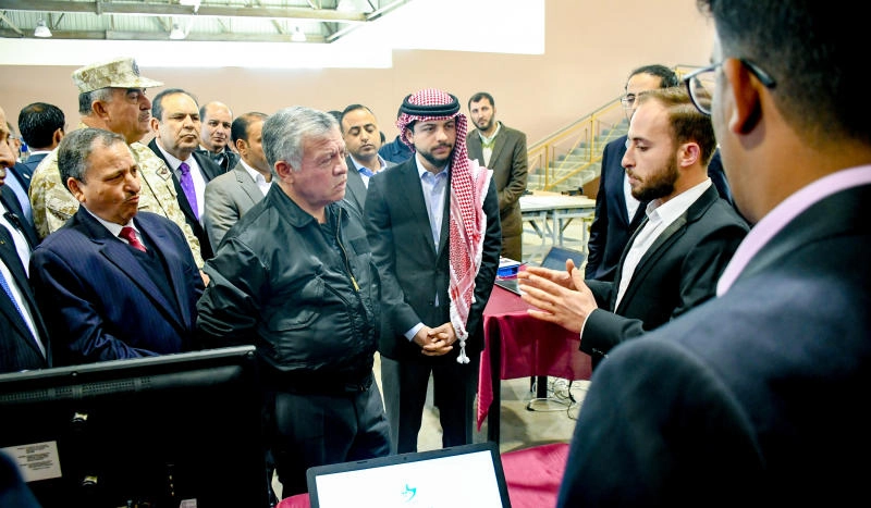 الملك يفتتح مبنى مشاغل هندسية