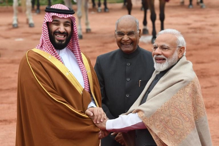 ولي العهد يجري محادثات في الهند بعد زيارة باكستان