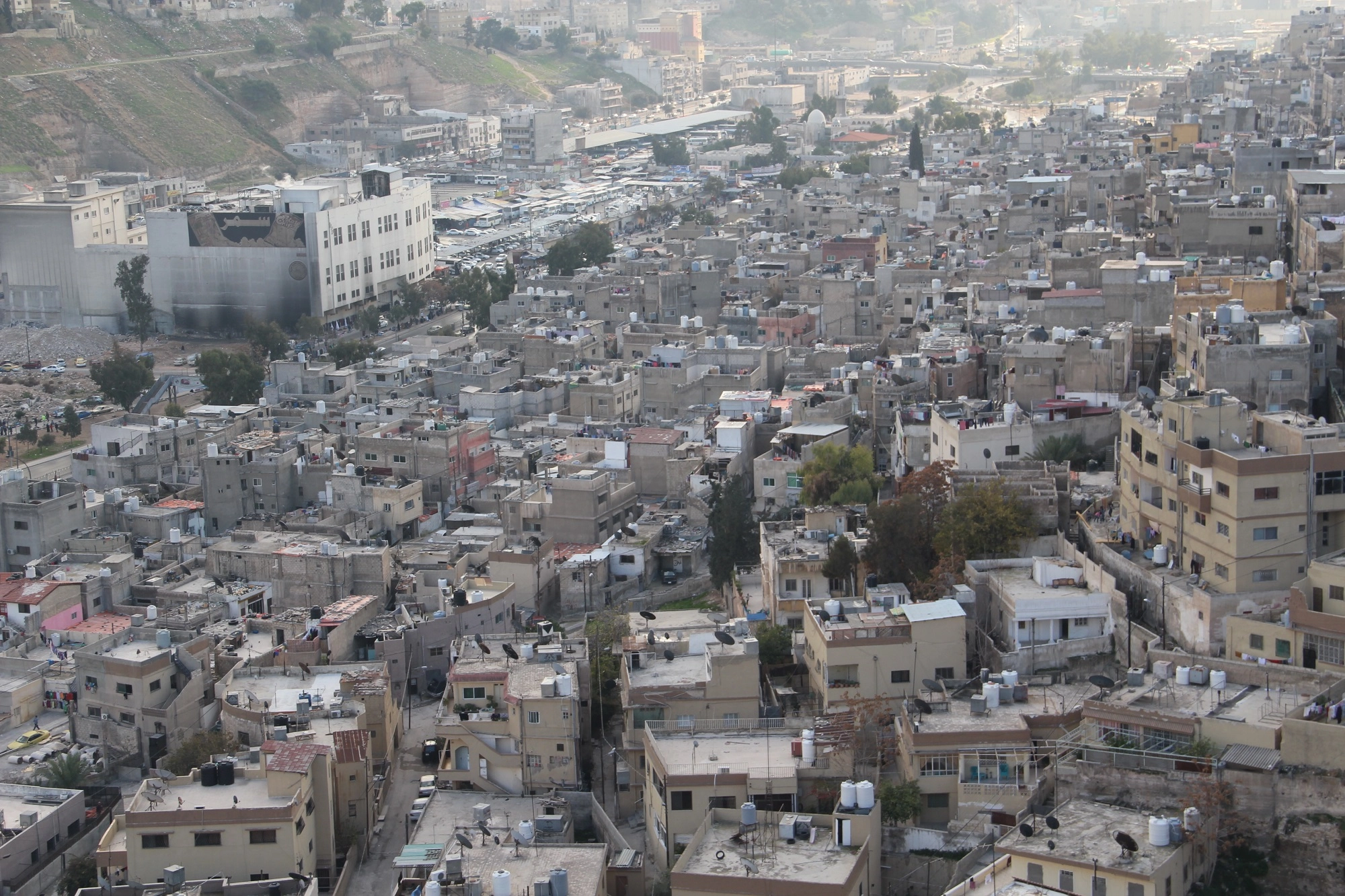 سكان في مخيم المحطة يواجهون تهديدا "لأمنهم الاجتماعي"