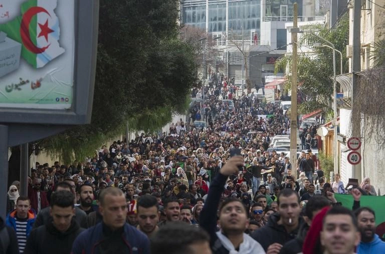 تظاهرات طلابية ضد ولاية خامسة لبوتفليقة