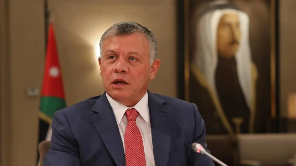الملك يصل العاصمة البريطانية للمشاركة بمؤتمر مبادرة لندن