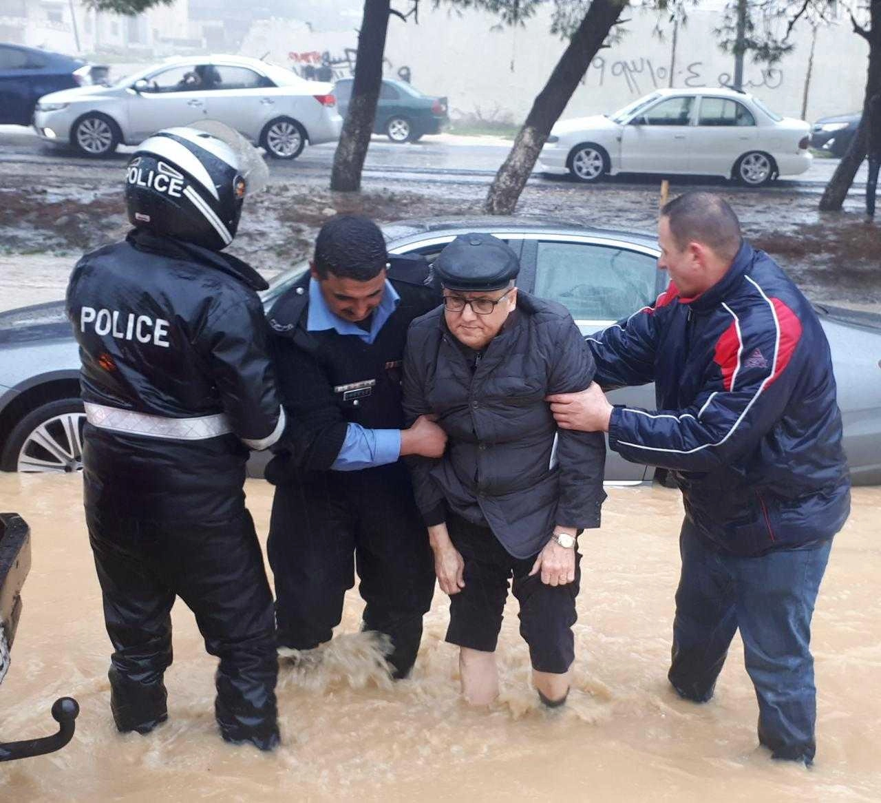 تفويض وزراء ومسؤولين بتعليق الدوام