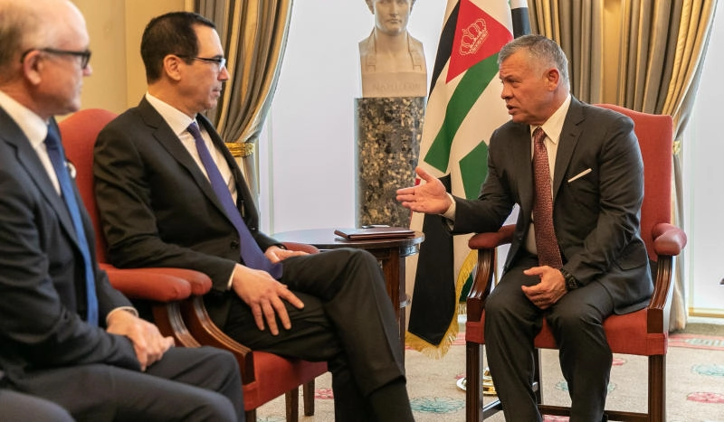 الملك يبحث تعزيز التعاون الاقتصادي مع وزير الخزانة الأميركي