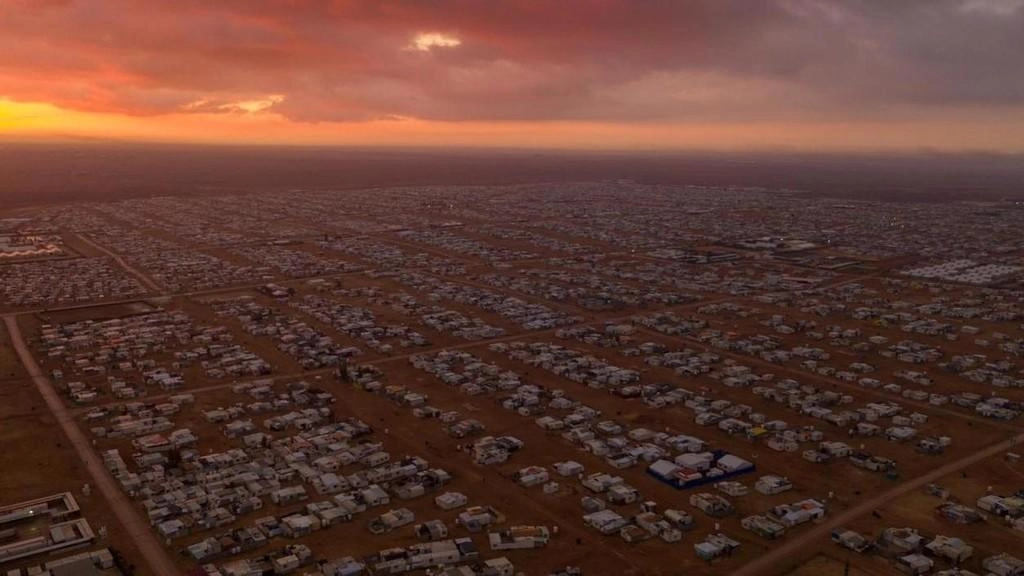 إجلاء لاجئين من عدة مناطق 