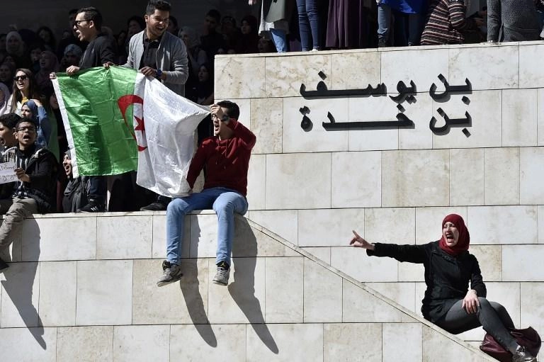 بوتفليقة يتعهد بإجراء انتخابات مبكرة حال فوزه