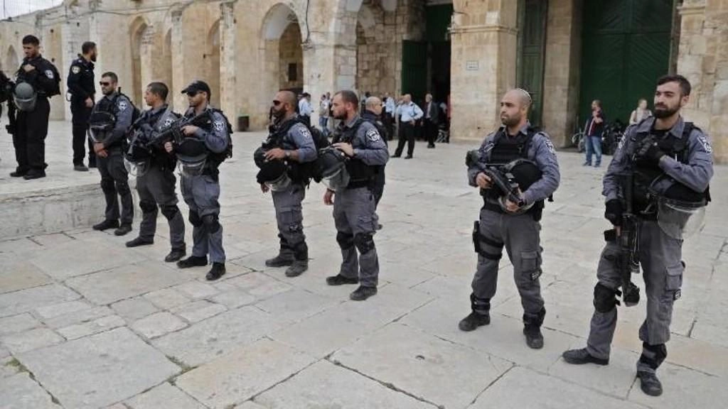 مفتي القدس يدين حملة إبعاد بحق علماء الأقصى