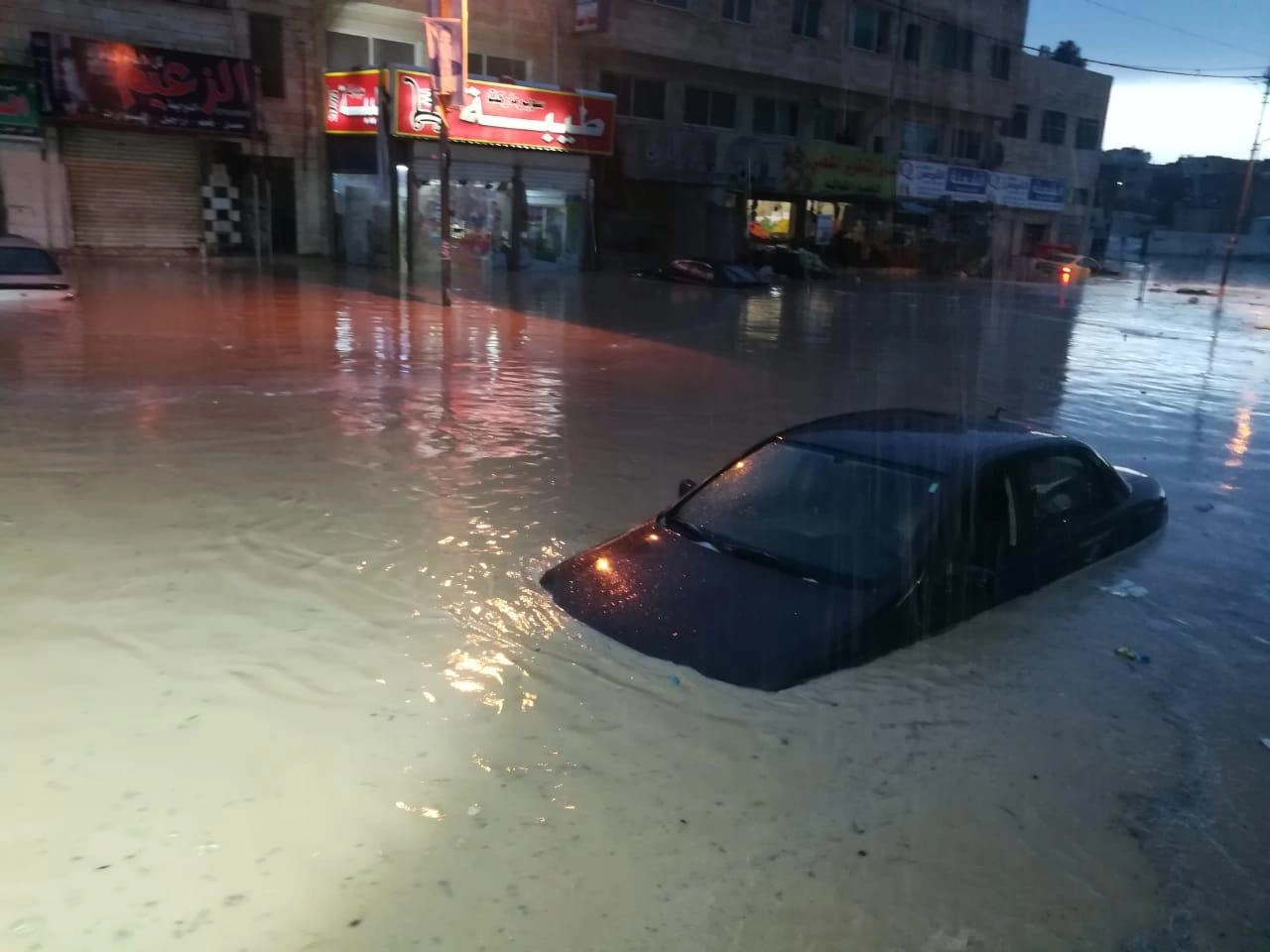 محافظات تتعرض لعواصف رعدية "شديدة" وأمطار غزيرة