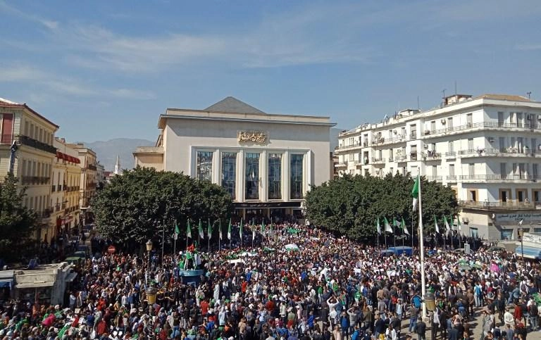 واشنطن تدعو الجزائر لاحترام حق التظاهر
