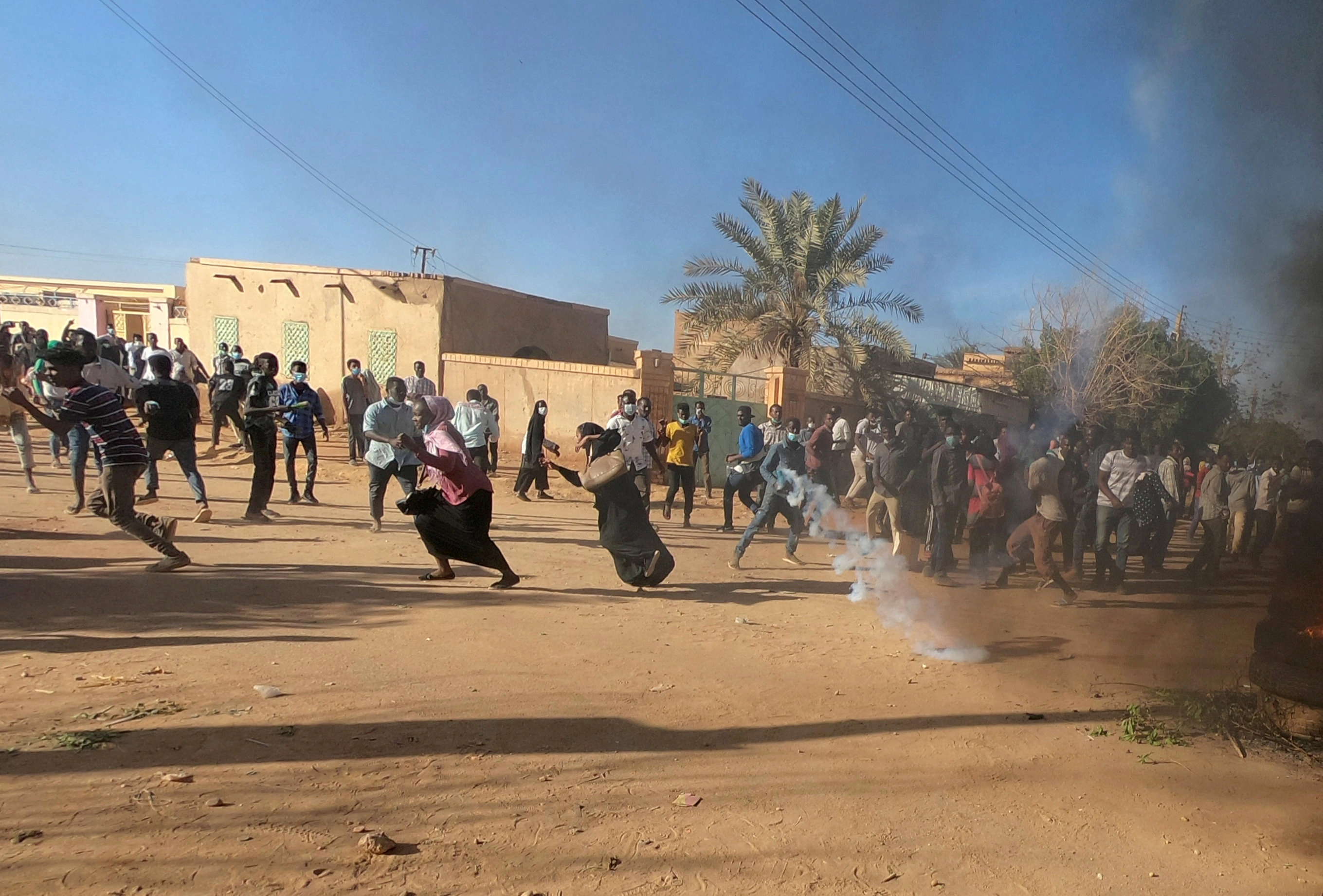 مراجعة اتفاق تلزيم إدارة مرفأ بعد إضراب عمالي