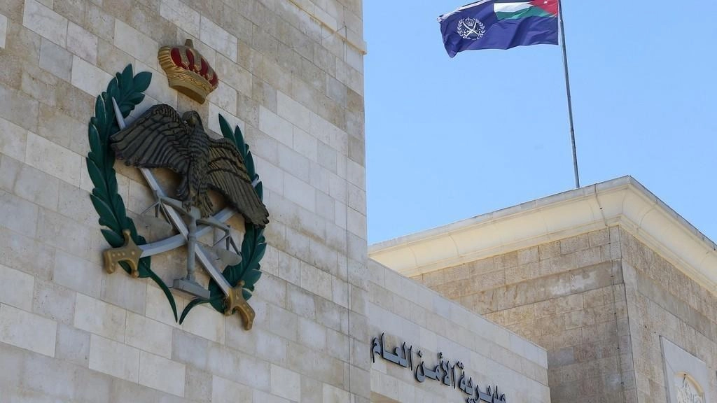 القبض على شخصين ارتكبا 18 قضية سرقة