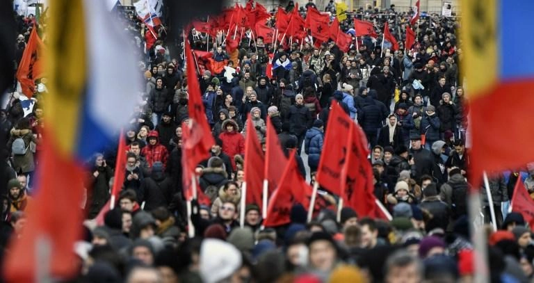 آلاف المتظاهرين يرفضون الرقابة على الإنترنت