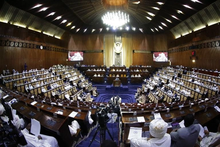 البرلمان يقلص حالة الطوارئ إلى 6 أشهر