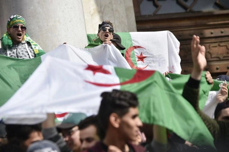 الأخضر الإبراهيمي يرأس مؤتمراً انتقالياً حول مستقبل البلاد