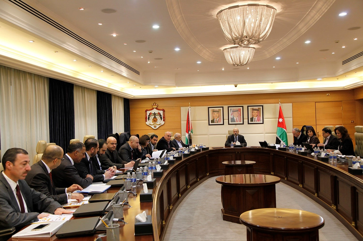 أولوية للتشغيل واستقطاب الاستثمارات 