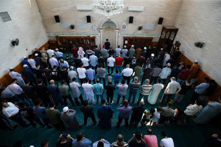 اتهام مراهق بتوزيع بث مباشر للاعتداء على مسجدين