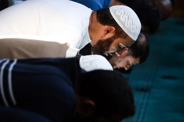 39 مليون دولار لتعزيز أمن مساجد وأماكن عبادة