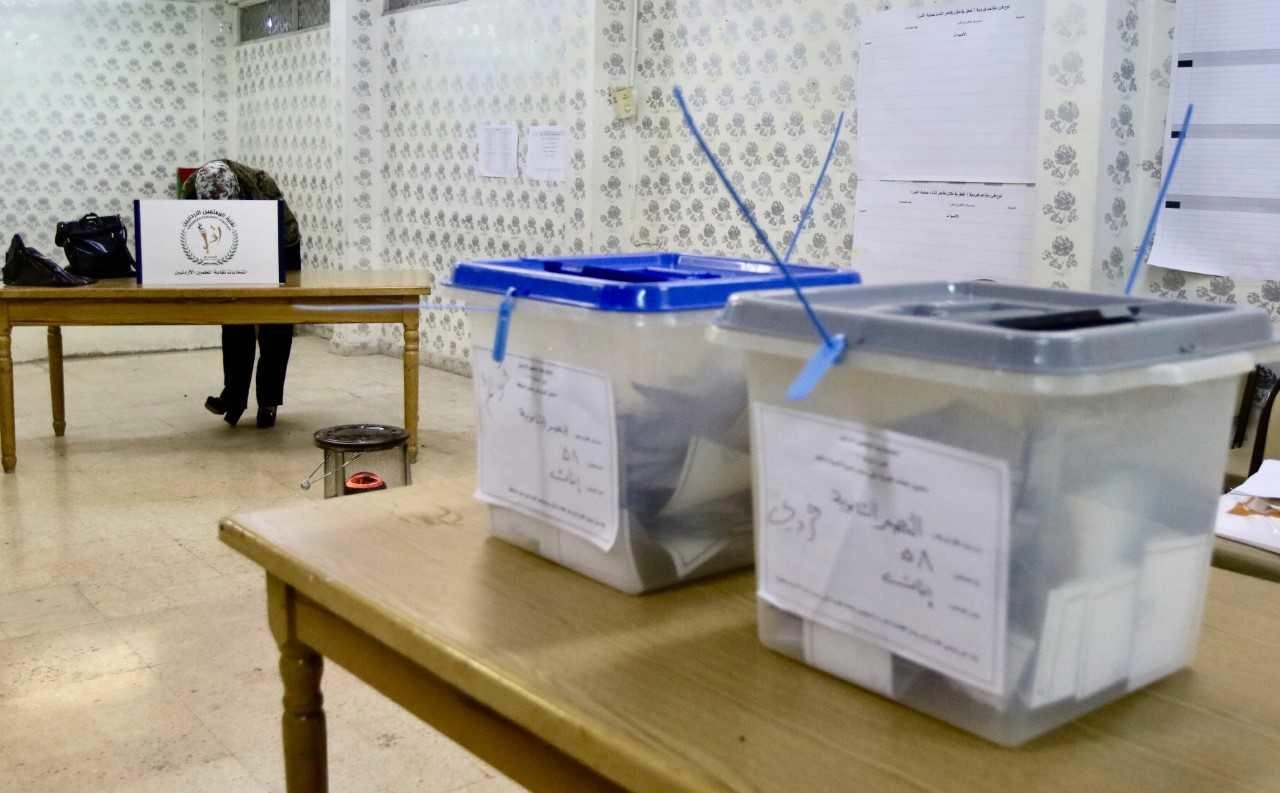 تقرير راصد: 88% من مراكز الاقتراع احتوت دعايات لمرشحين