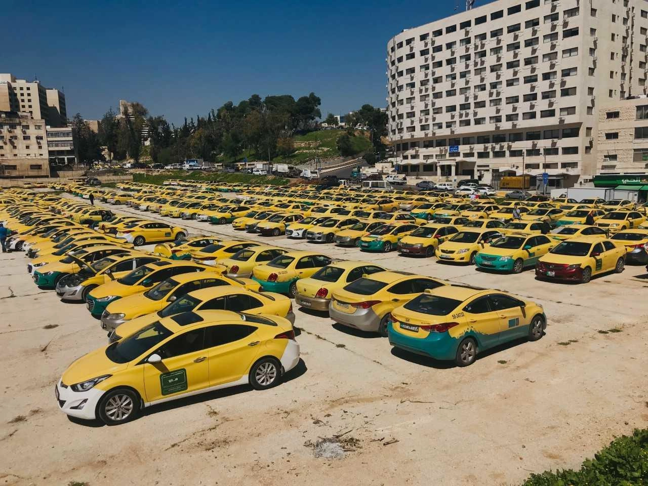 300 "تاكسي أصفر" في اعتصام أمام مجلس النواب 