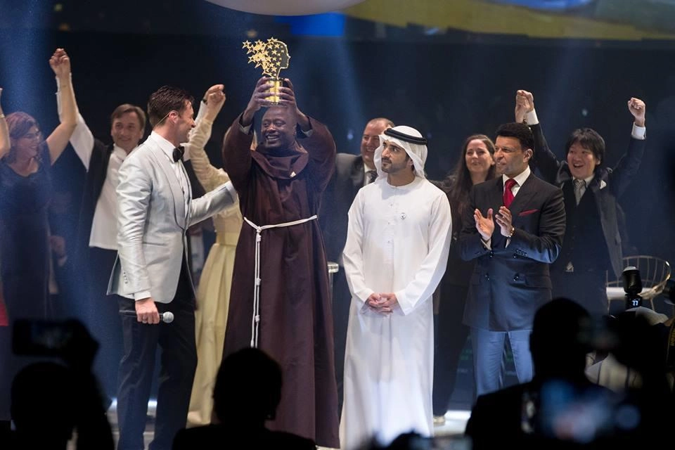 كيني ينال جائزة أفضل مدرس في العالم