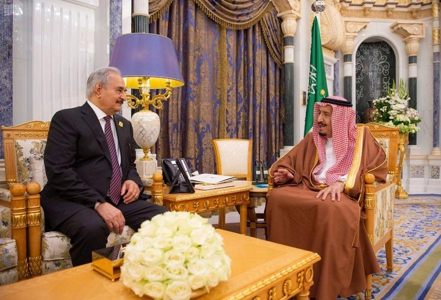 الملك سلمان يجري محادثات مع حفتر في الرياض