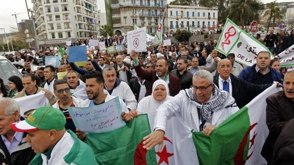 تأييد لخطة الجيش للإطاحة ببوتفليقة