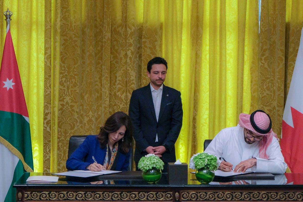 ولي العهد يشهد توقيع مذكرتي تفاهم في البحرين 