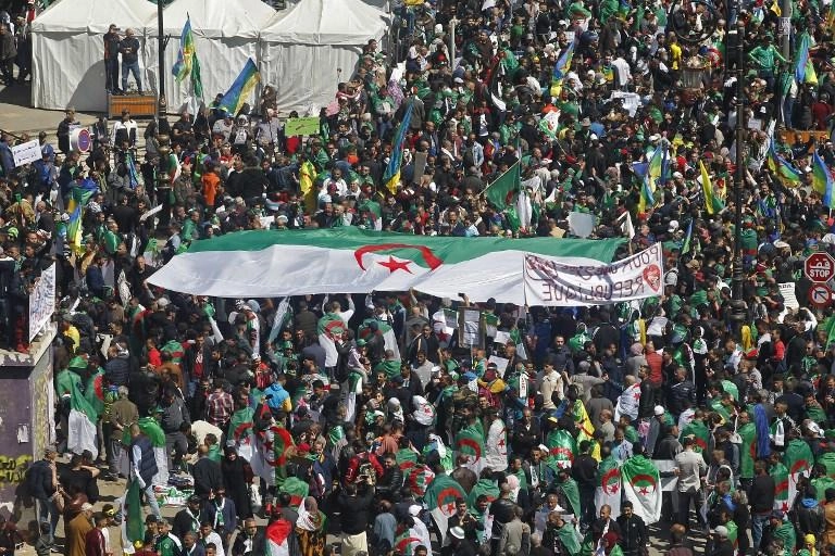 رئيس الأركان: إعلان عجز بوتفليقة الحل الوحيد للأزمة