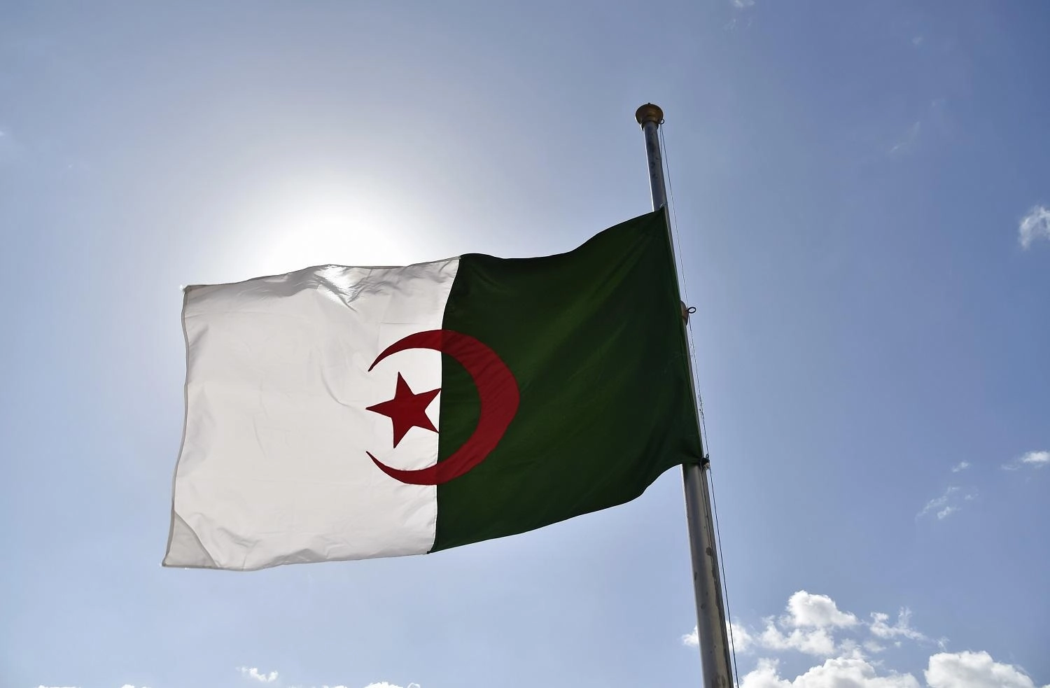 منع الطائرات الخاصة من التحليق لمدة شهر