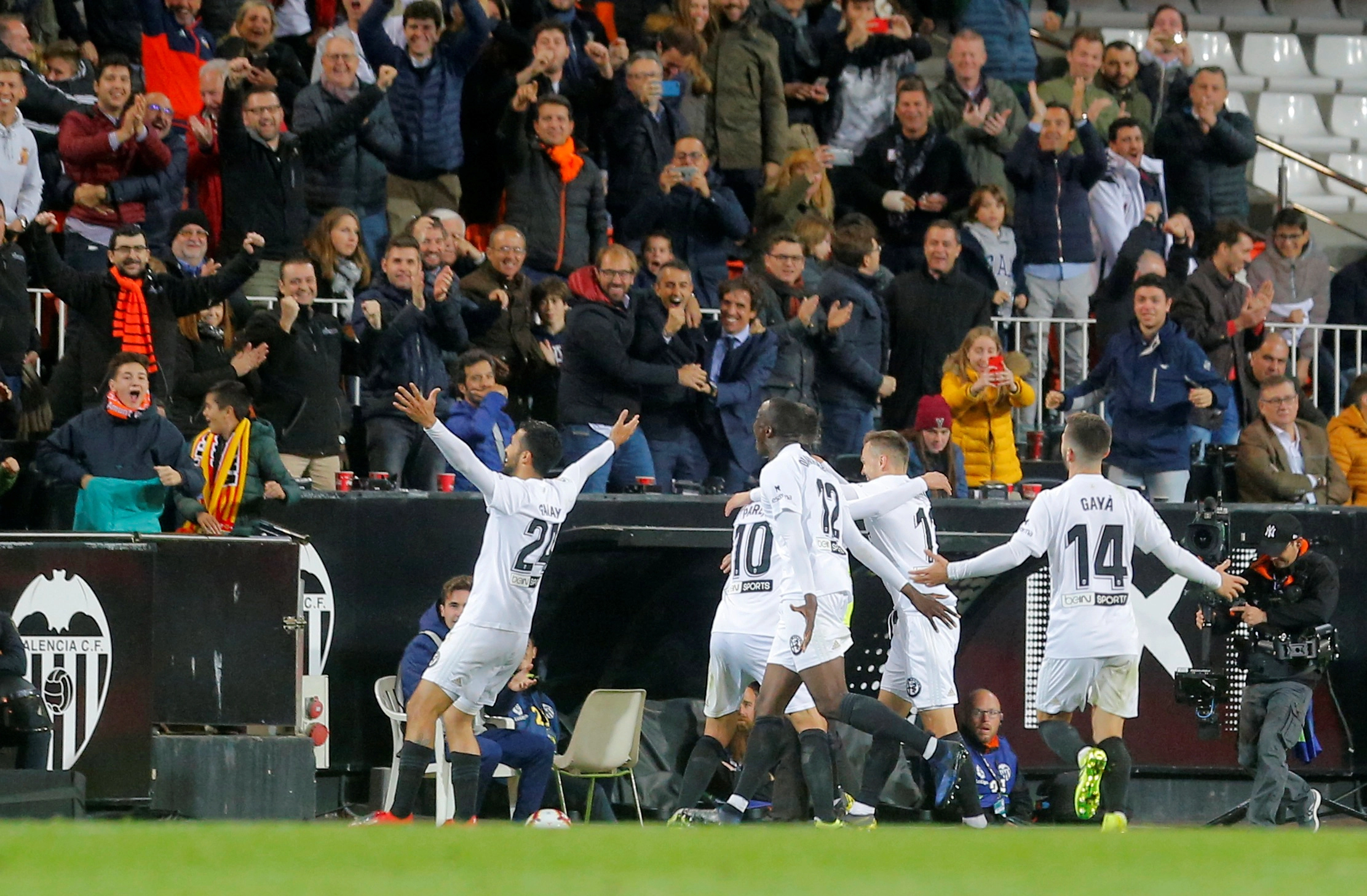 فالنسيا يلحق بريال مدريد الهزيمة الأولى لزيدان