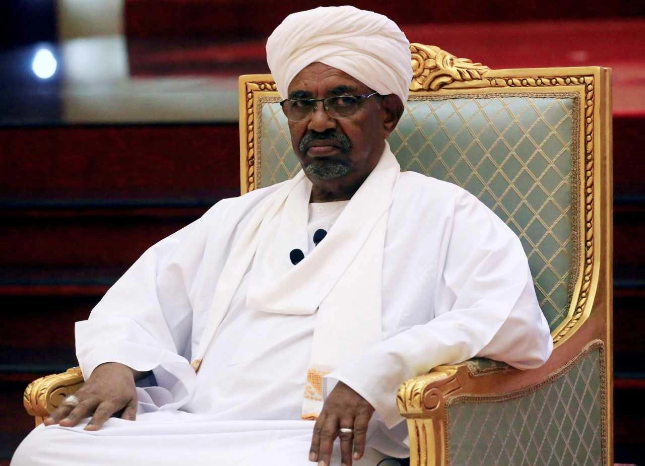 الجيش ينهي 30 عاماً من حكم البشير