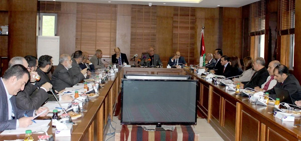 لا نية لتقليص تمويل الأحزاب