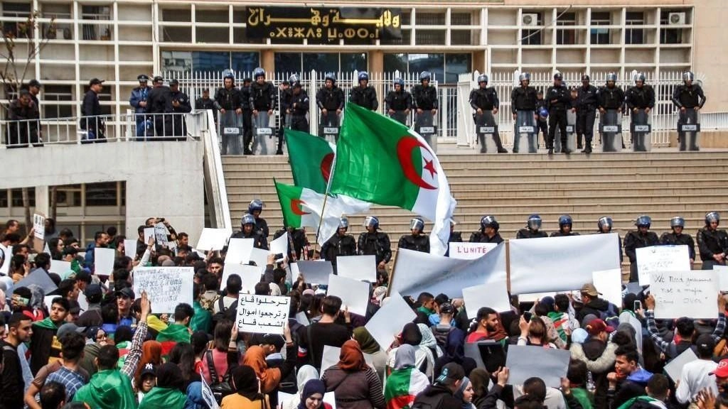 تواصل التظاهرات في الجمعة الـ9 على التوالي