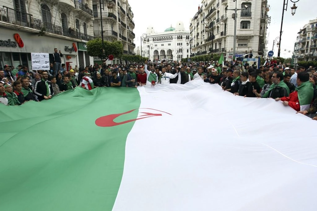 تحقيق مع وزير المالية ورئيس الوزراء السابق بقضايا فساد