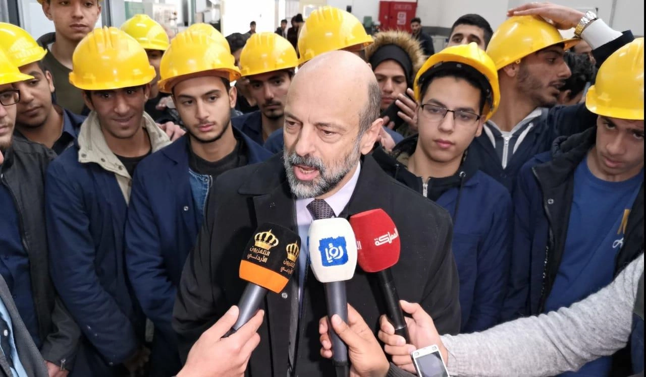 الرزاز يدعو لتدريب الطلبة على أعمال مهنية وصناعية