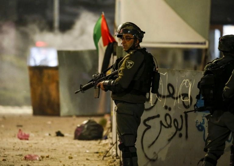 الاحتلال يفجر منزل الشهيد عمر أبو ليلى
