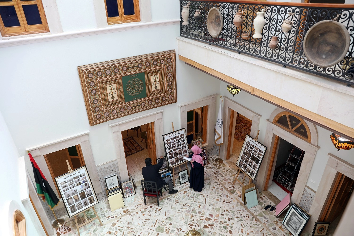 معرض فني في طرابلس رغم احتدام المعارك