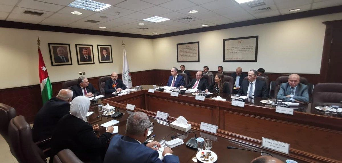 الرزاز: الحكومة عملت بجدّية لمحاربة الفساد