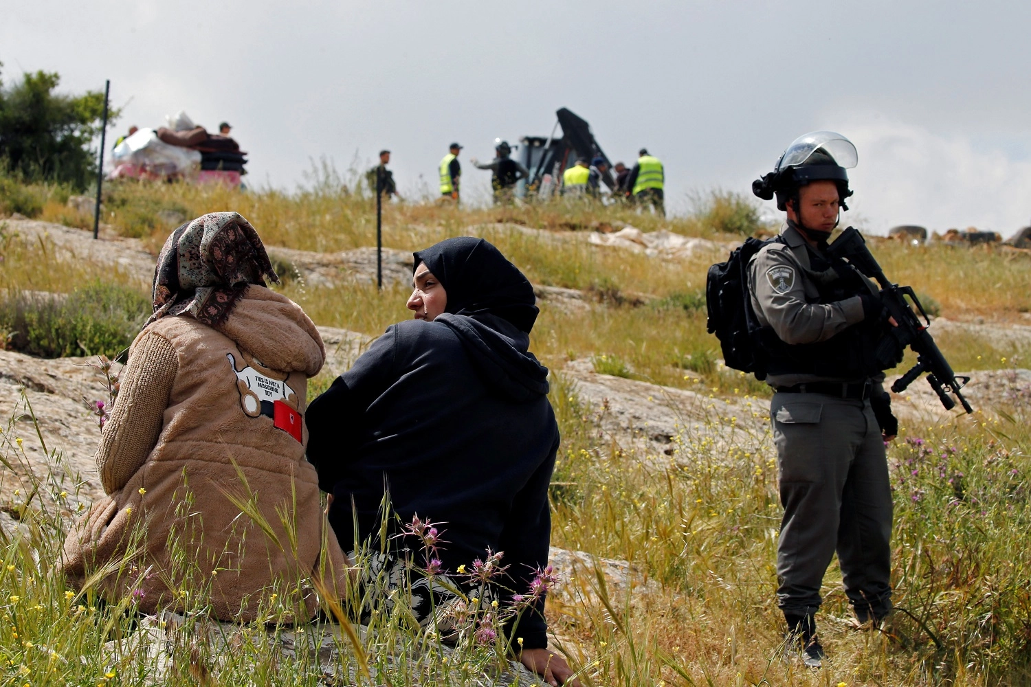 اعتقال 20 فلسطينيا في ليلة 