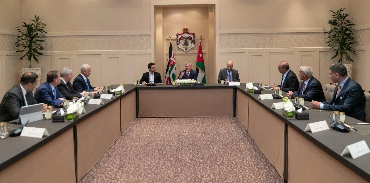 الملك يناقش مع ممثلين عن القطاع الخاص برامج اقتصادية
